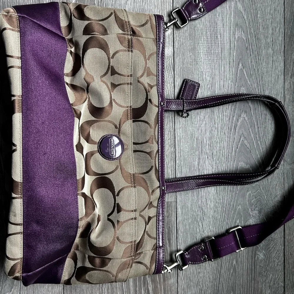 Coach Canvas and Signature Logo Diaper bag - Picture 2 of 10